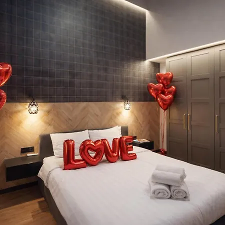 Staromiejski Bulwar By The River - Jana Pawla Ii *