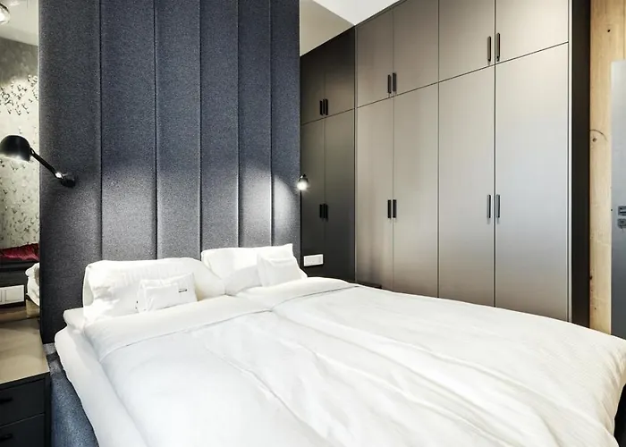 Staromiejski Bulwar By The River - Jana Pawla Ii *