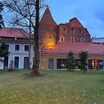 Staromiejski Bulwar By The River شقة