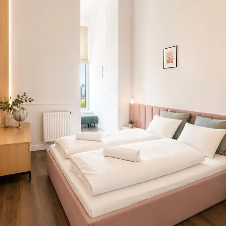 Staromiejski Bulwar By The River Appartamento Breslavia